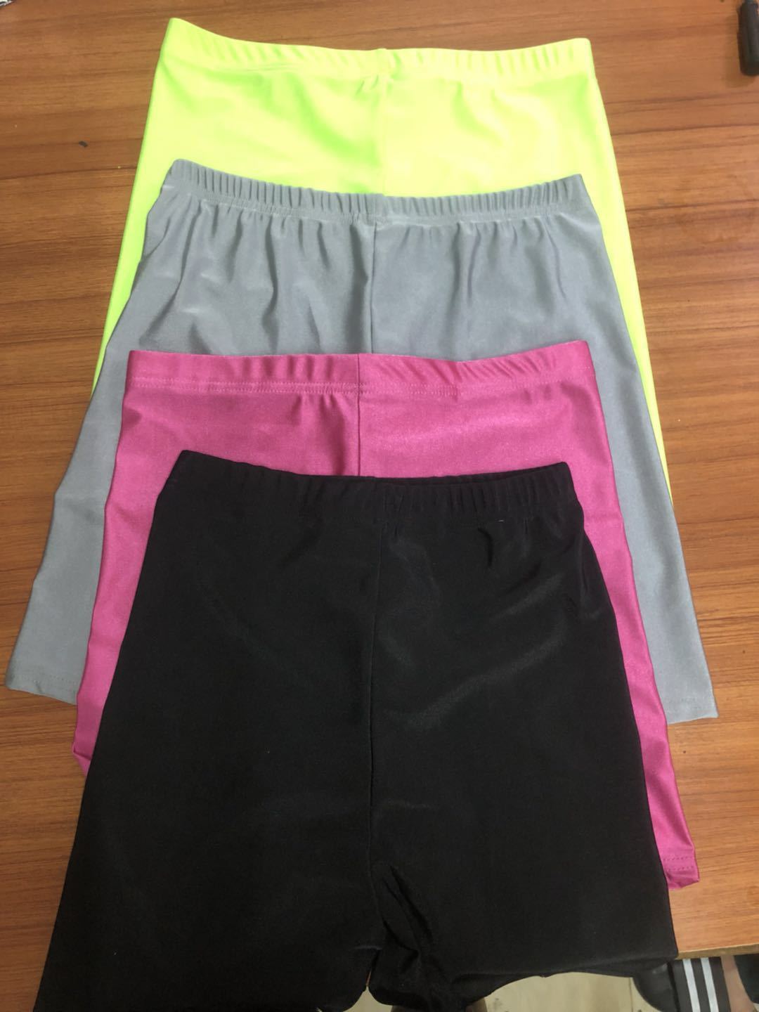 Fluorescent soft fitness shorts